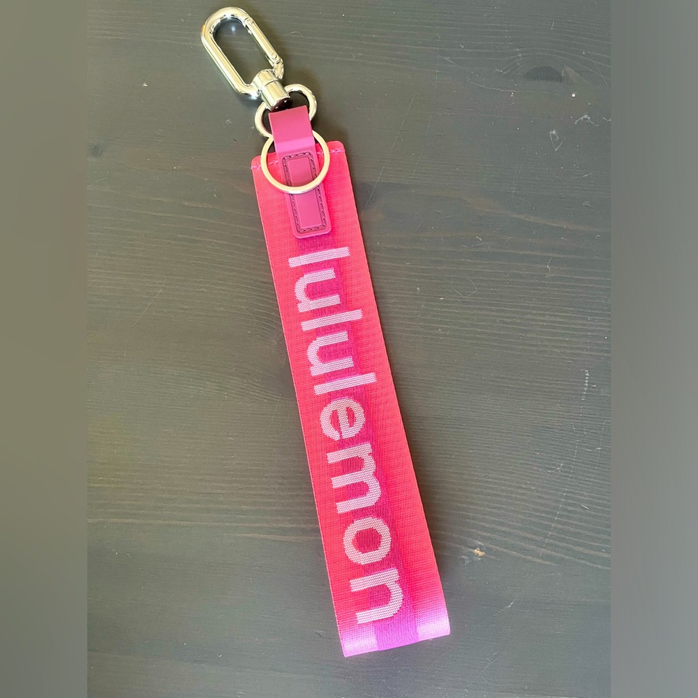 LULULEMON KEYCHAIN BNWT